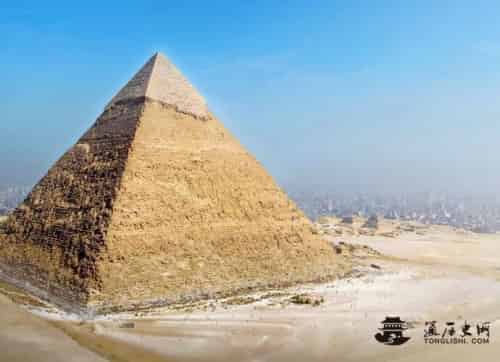 古埃及金字塔的建造始于古王国时期，是世界上最具有代表性和令